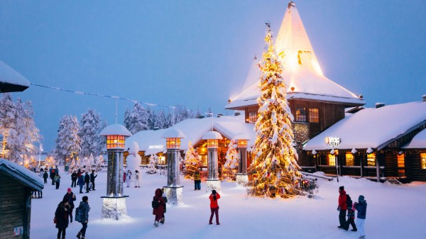 Tagesausflug nach Rovaniemi zum Arktikum & Weihnachtsmanndorf